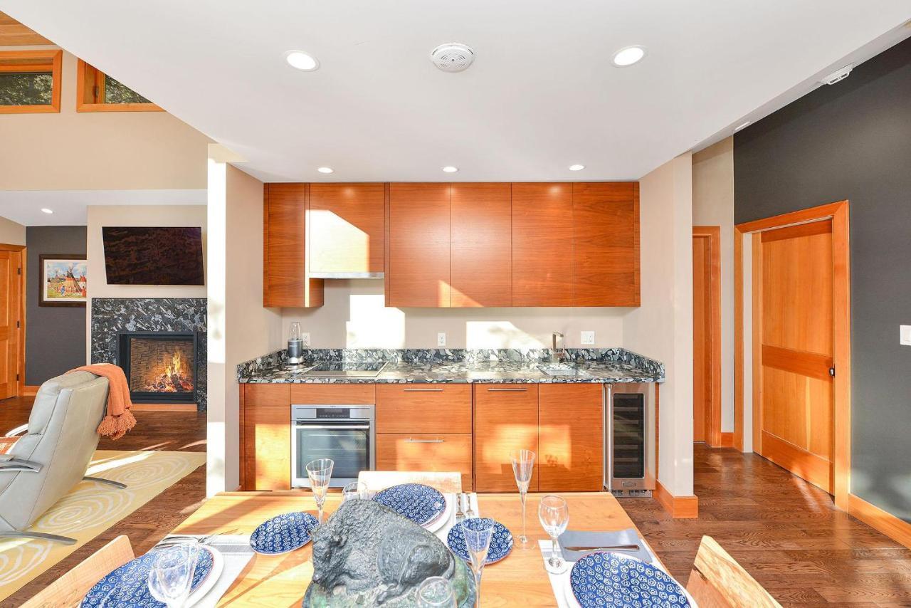 Salishan Tree House Suite Cowichan Bay Exteriör bild