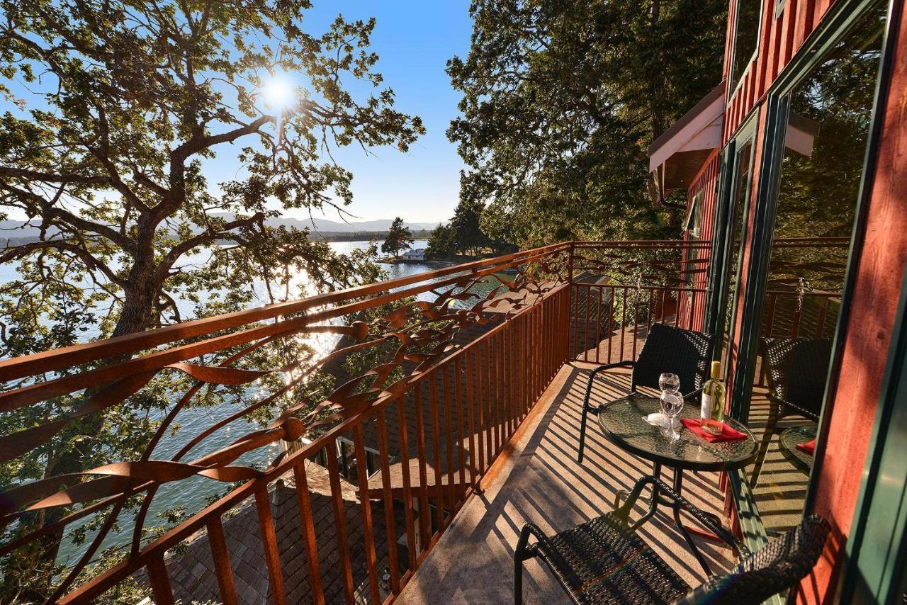 Salishan Tree House Suite Cowichan Bay Exteriör bild