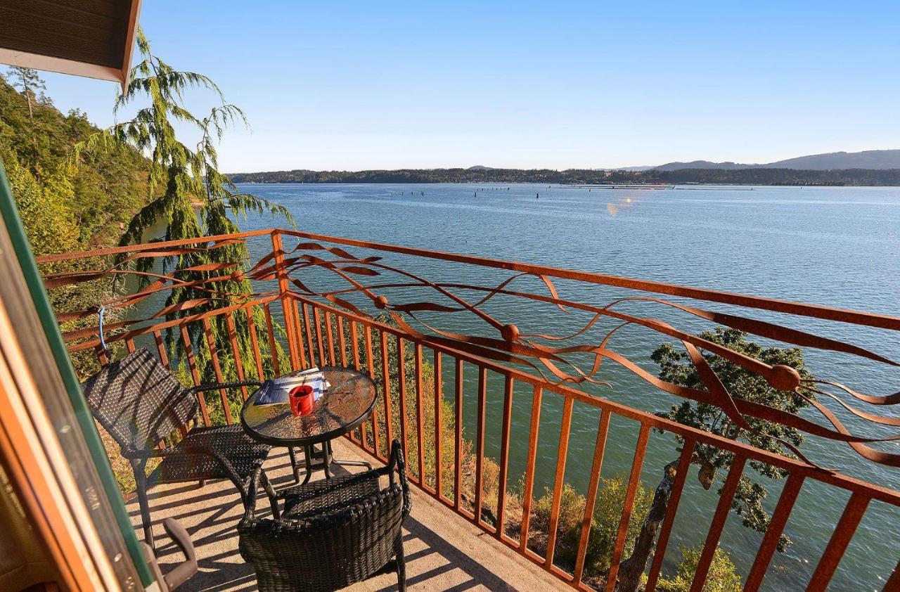 Salishan Tree House Suite Cowichan Bay Exteriör bild