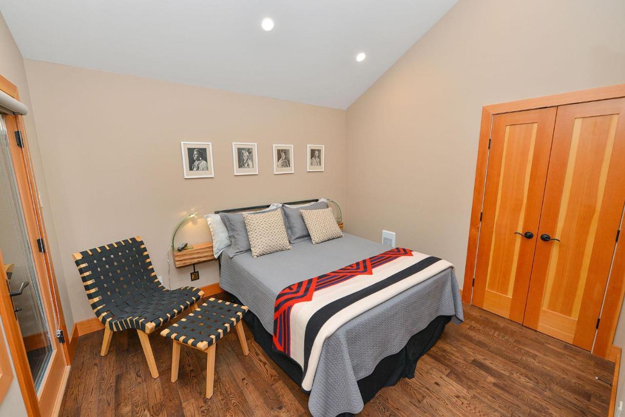 Salishan Tree House Suite Cowichan Bay Exteriör bild