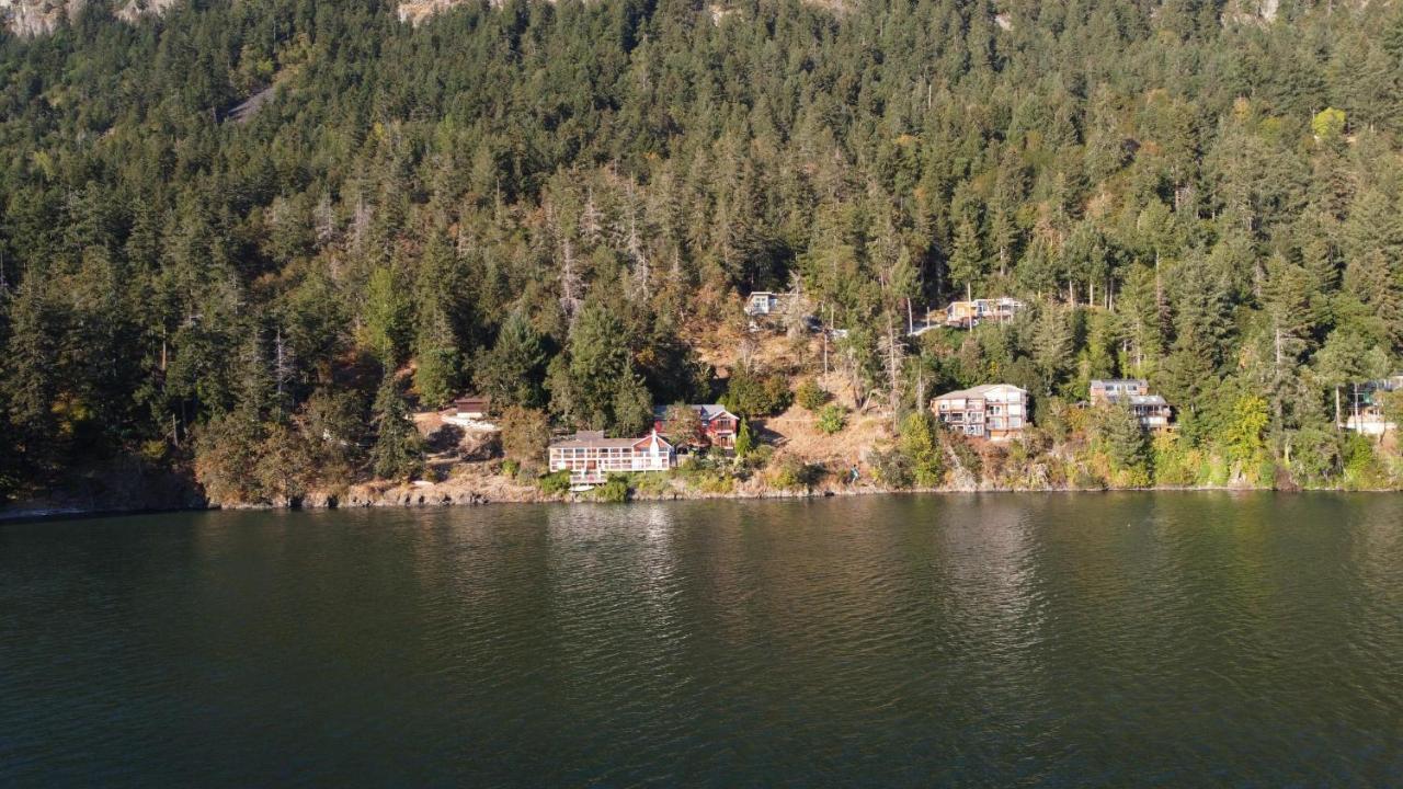 Salishan Tree House Suite Cowichan Bay Exteriör bild
