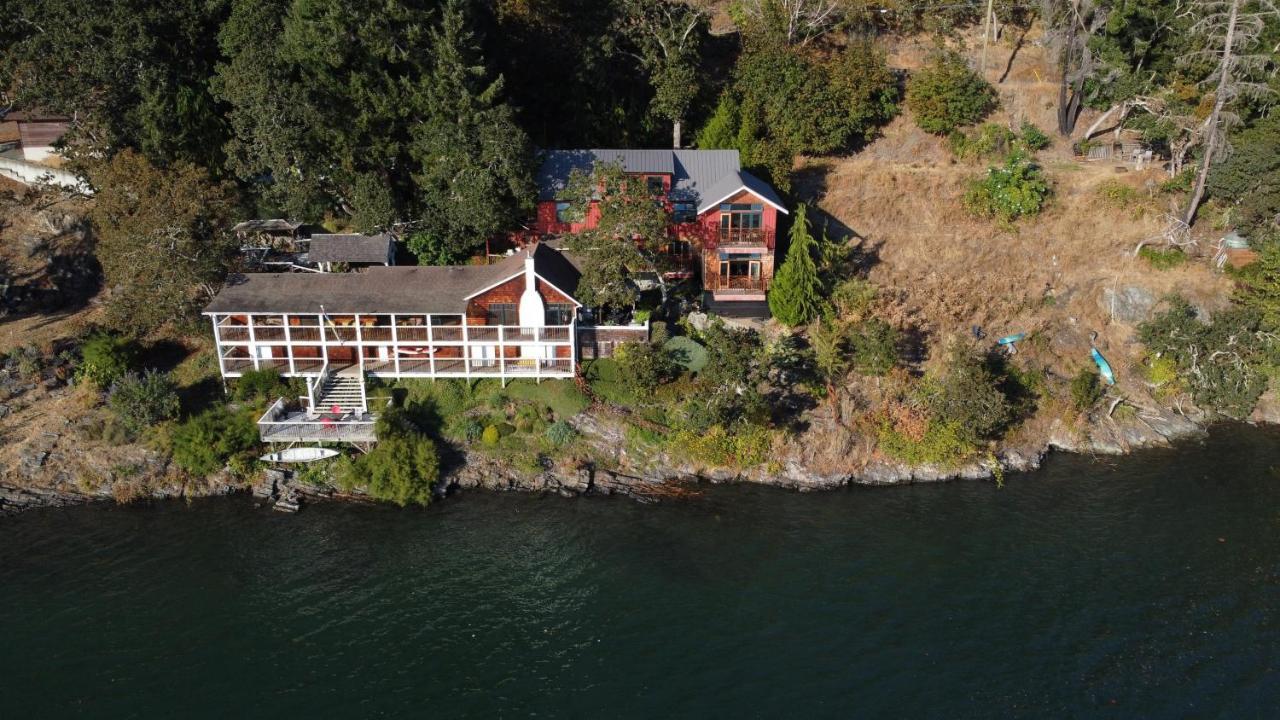 Salishan Tree House Suite Cowichan Bay Exteriör bild