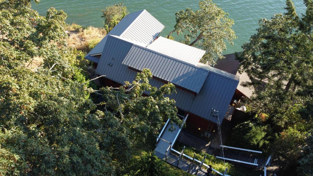 Salishan Tree House Suite Cowichan Bay Exteriör bild