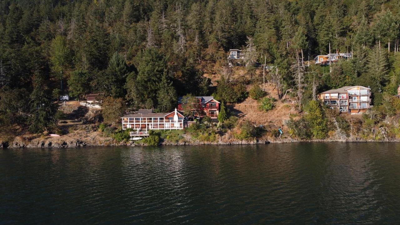 Salishan Tree House Suite Cowichan Bay Exteriör bild
